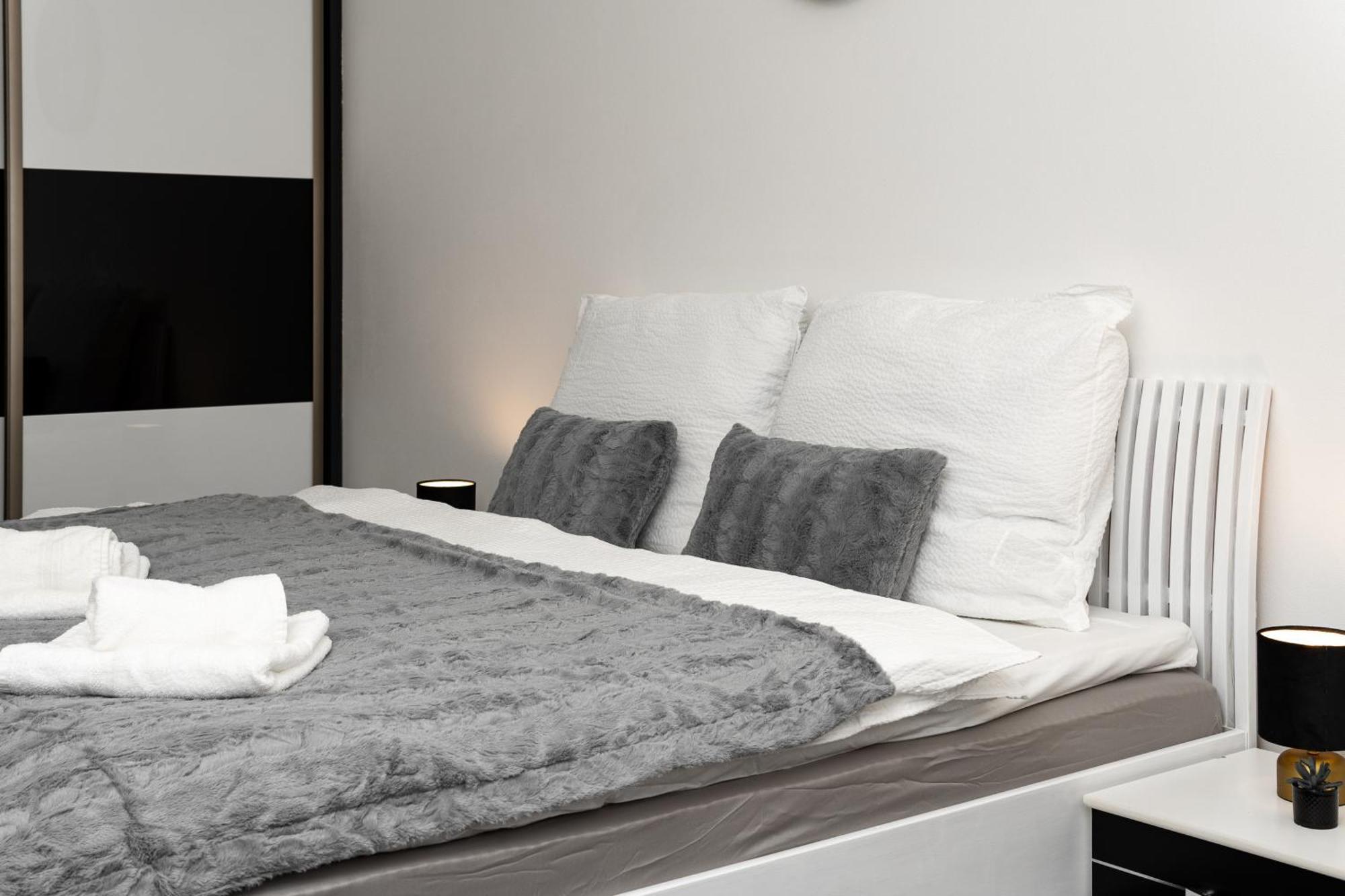 Bnb New Beautiful Apartment In The Center Of Ostrava With Option Garage Parking Esterno foto