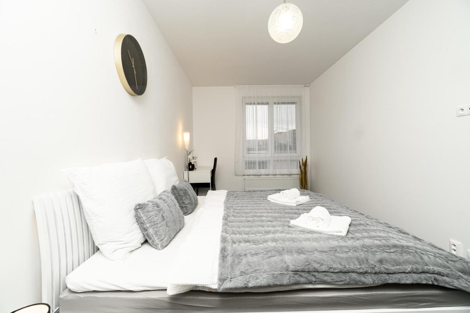 Bnb New Beautiful Apartment In The Center Of Ostrava With Option Garage Parking Esterno foto