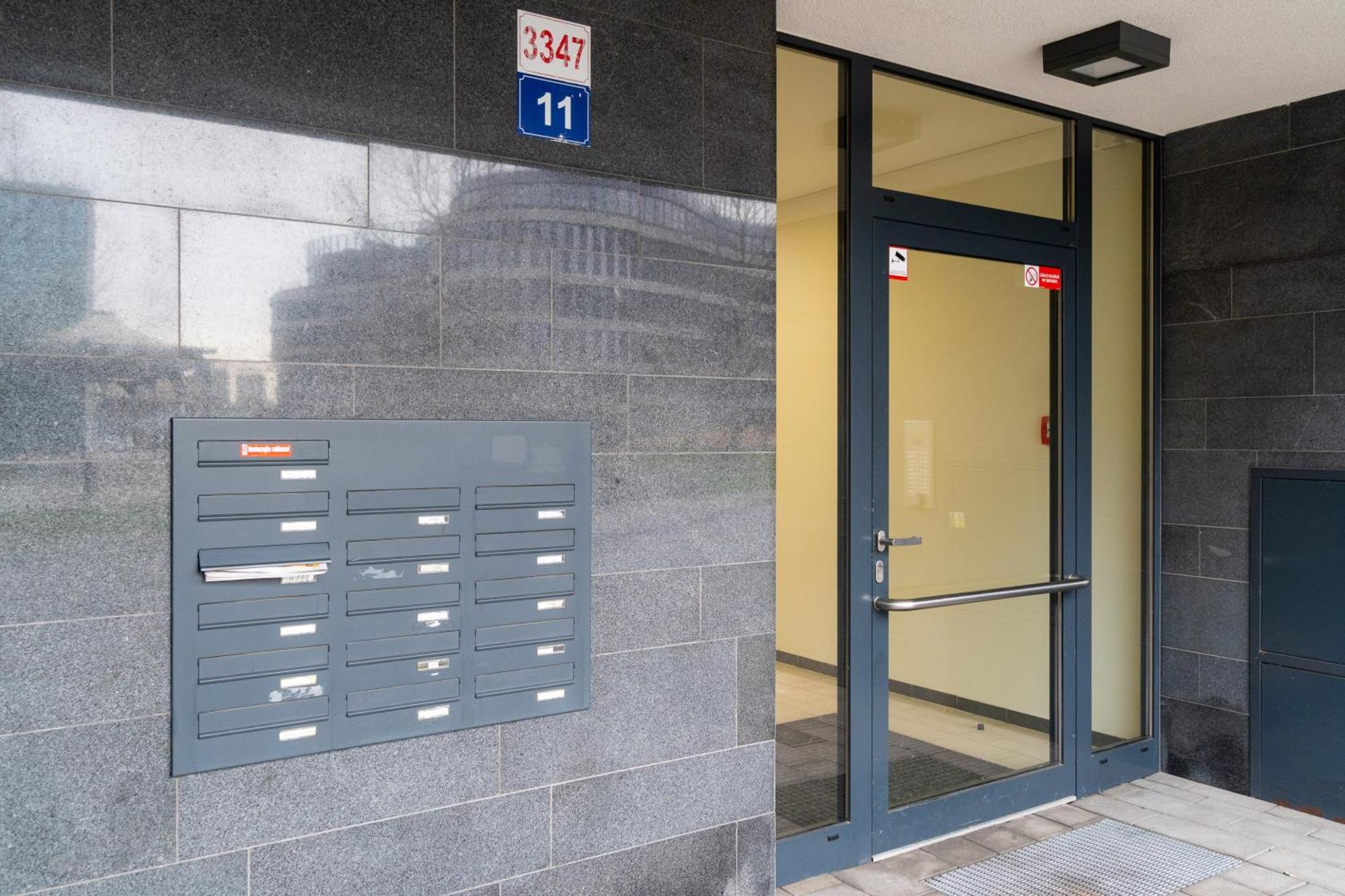 Bnb New Beautiful Apartment In The Center Of Ostrava With Option Garage Parking Esterno foto