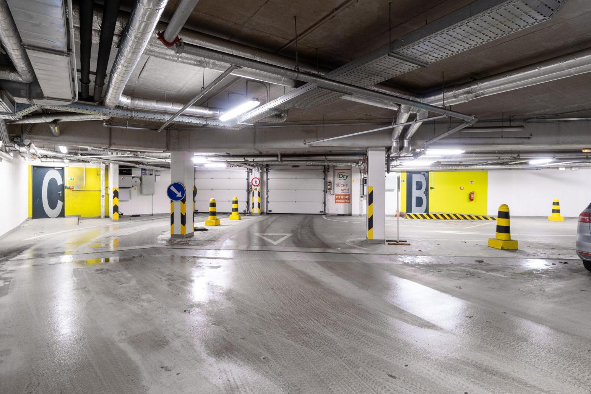 Bnb New Beautiful Apartment In The Center Of Ostrava With Option Garage Parking Esterno foto